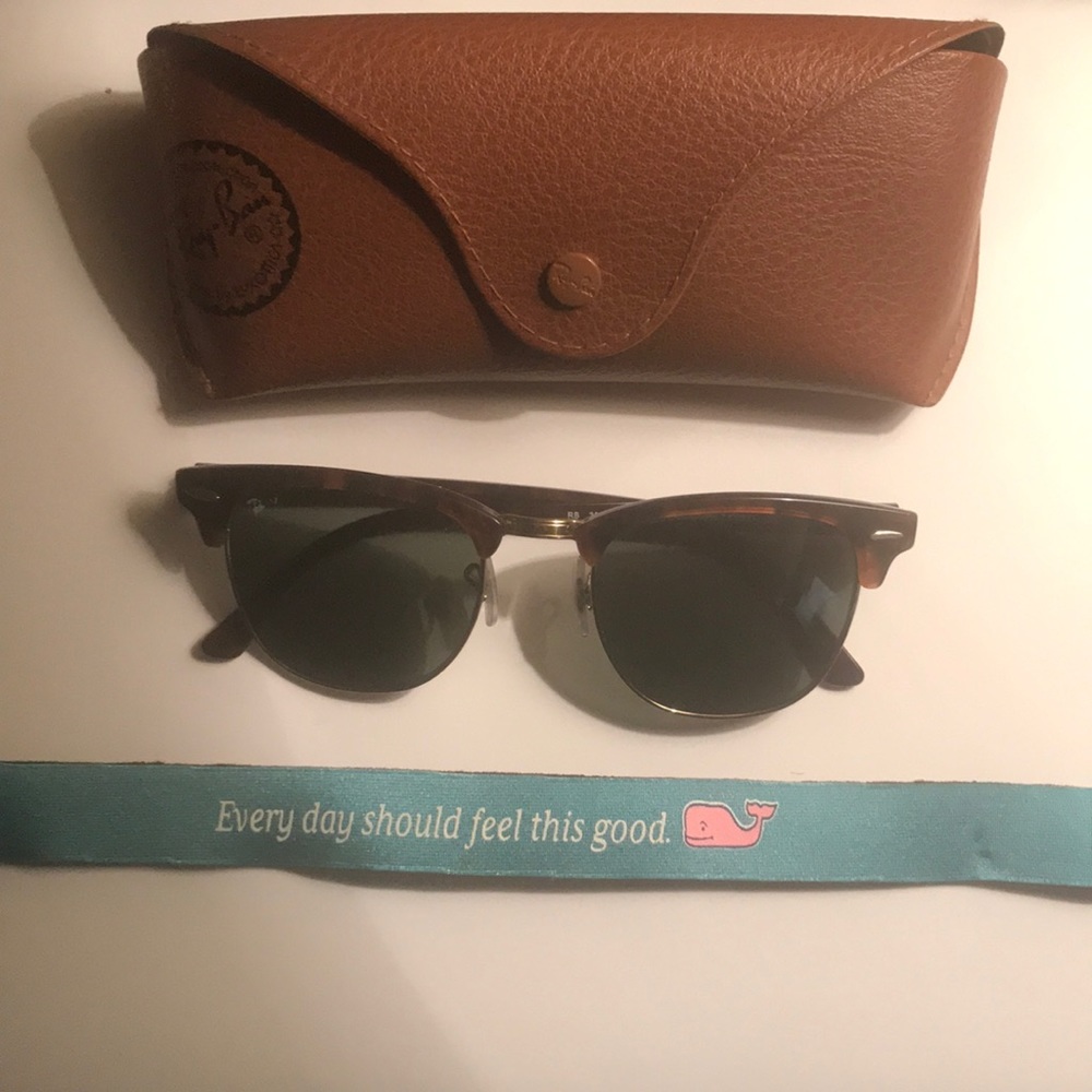 Men’s club master ray bans & Free Croakie!